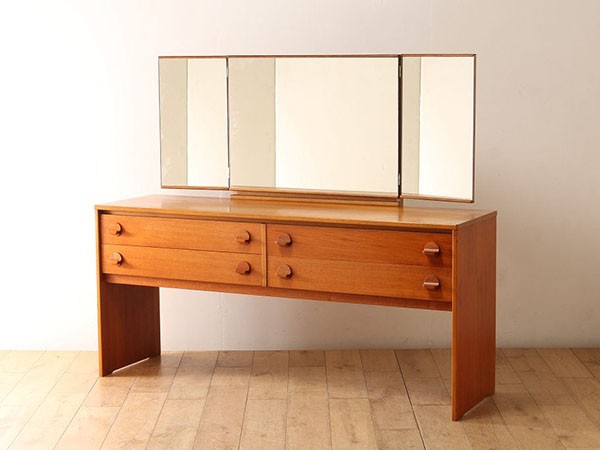 Real Antique
Stag Dressing Table